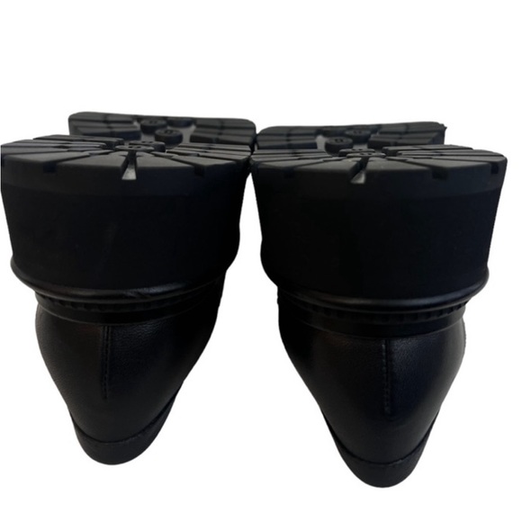 CHANEL  Interlocking CC Logo Loafers - Picture 8 of 12